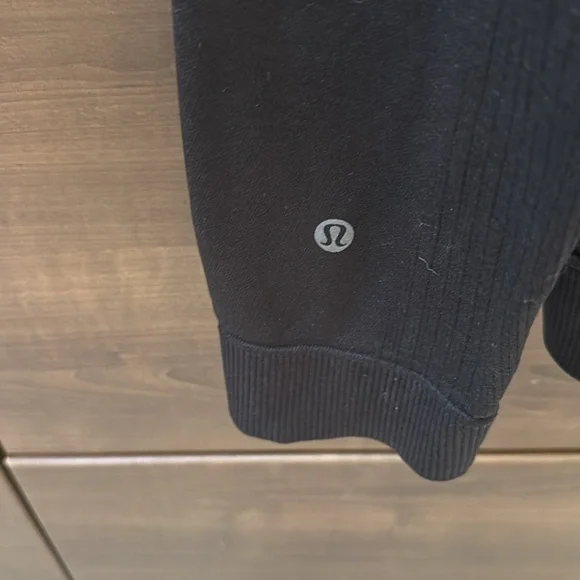 Lululemon Men’s Black Zip Up Sweater XXL - Picture 6 of 7